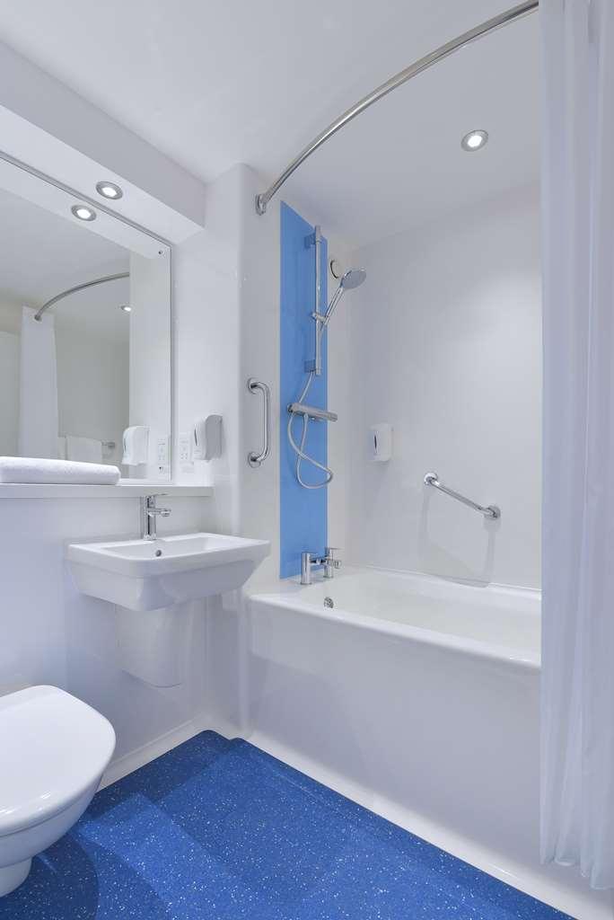 Travelodge Manchester Central Salford  Pokoj fotografie